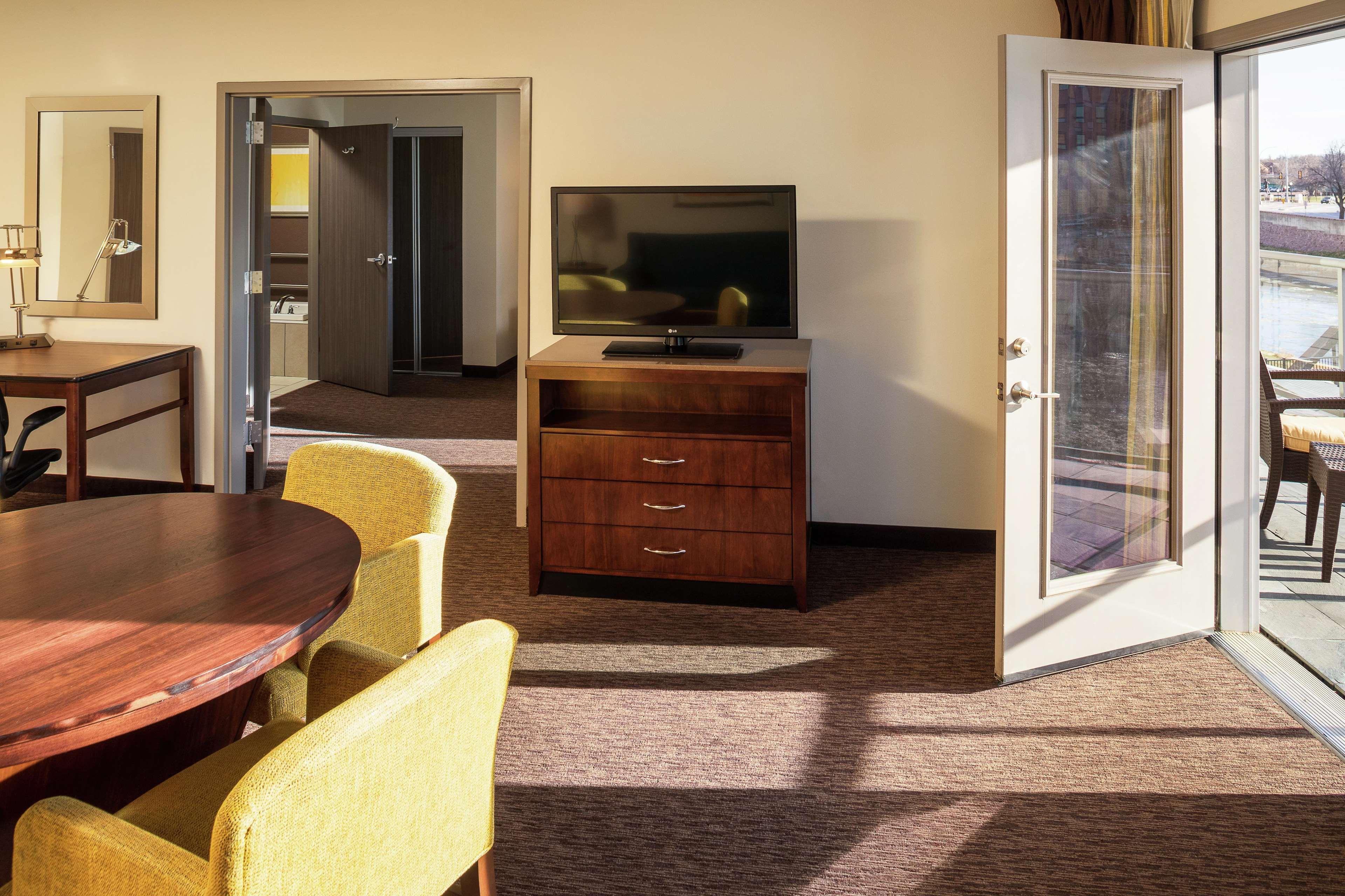 Hilton Garden Inn Sioux Falls Downtown מראה חיצוני תמונה